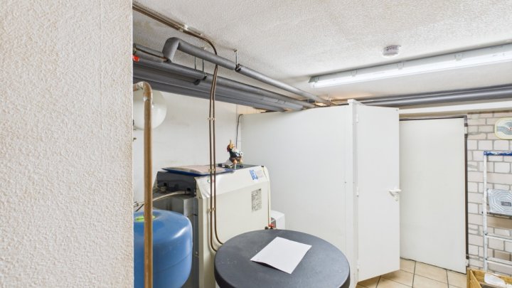 Wohnhaus mit 3 Wohnungen zu verkaufen. Der Preis ist heiß !!!