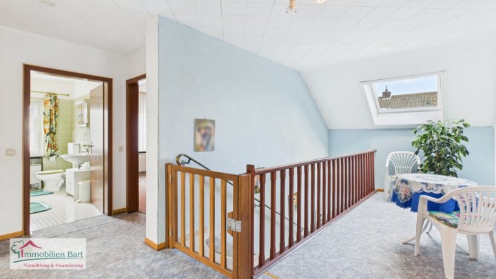 ZWEIFAMILIENHAUS IN TOP LAGE VON ORSCHOLZ