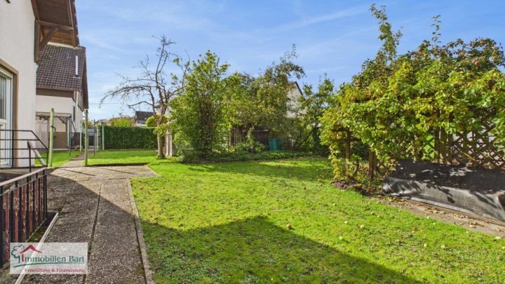 ZWEIFAMILIENHAUS IN TOP LAGE VON ORSCHOLZ