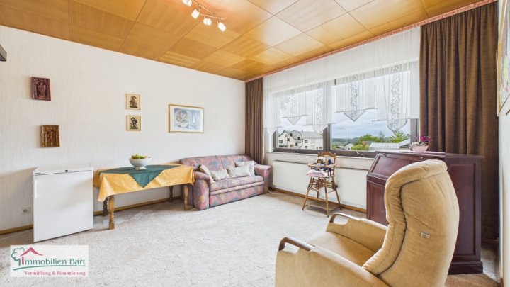 ZWEIFAMILIENHAUS MIT GARAGEN UND GARTEN BEI ORSCHOLZ