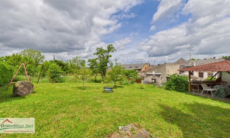 GRENZE L-SCHENGEN: GEPFLEGTES WOHNHAUS MIT GARTEN UND GARAGE