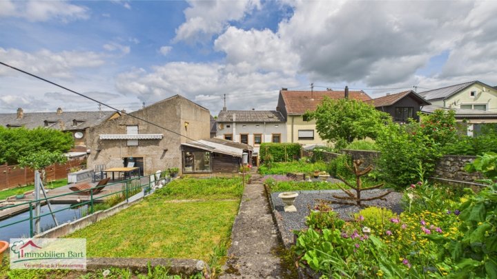 GRENZE L-SCHENGEN: GEPFLEGTES WOHNHAUS MIT GARTEN UND GARAGE