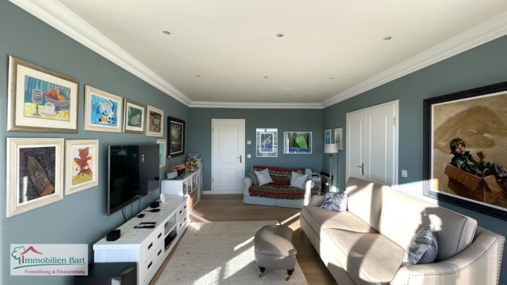 DESIGNERVILLA MIT POOL AN DER LUXEMBURGISCHEN GRENZE!