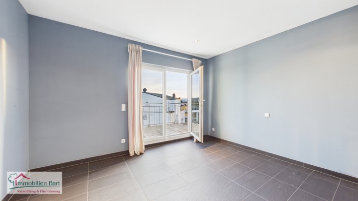 GRENZNÄHE L-REMICH: WOHNUNG MIT 2 BALKONEN / 2 SCHLAFZIMMER / TIEFGARAGENSTELLPLATZ