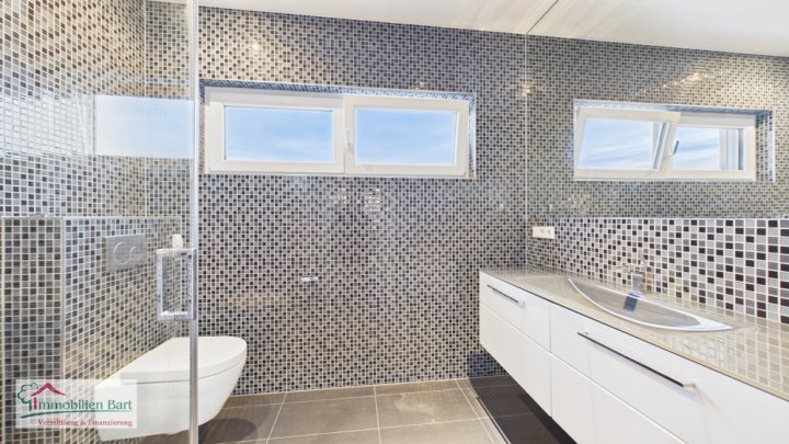 GRENZNÄHE L-REMICH: WOHNUNG MIT 2 BALKONEN / 2 SCHLAFZIMMER / TIEFGARAGENSTELLPLATZ