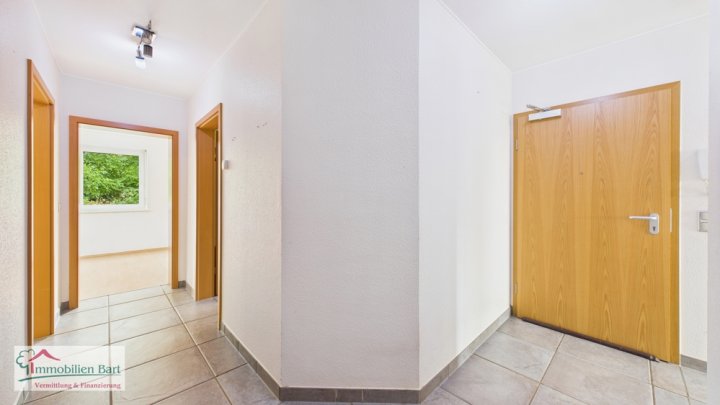 PERL: SOFORT FREI! 107 M² WOHNUNG + 2 GARAGEN + TOLLE AUSSICHT!