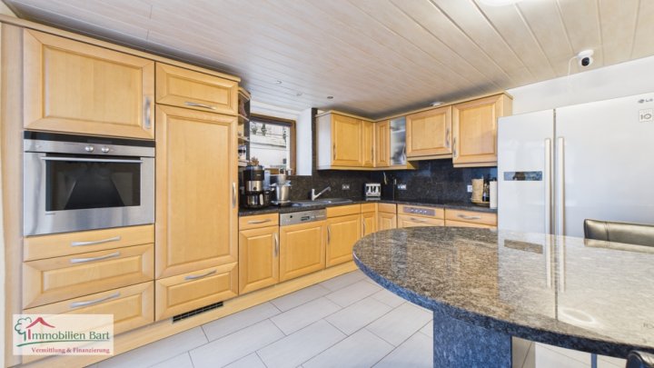 GRENZE L - SCHENGEN: RENOVIERTES WOHNHAUS /  197 M² WFL. / 5 SCHLAFZ. / GARTEN UND GARAGE