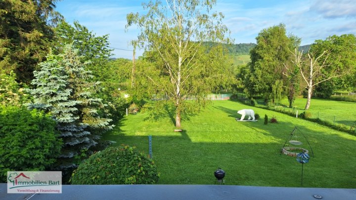 5 MIN. BIS REMICH/SCHENGEN: WOHNHAUS MIT TOLLEM MOSELBLICK