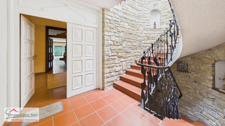 4-5 WOHNUNGEN/ EINZIGARTIGES ANWESEN/ INVESTOREN AUFGEPASST!