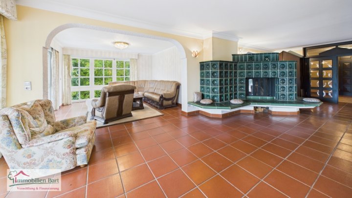 4-5 WOHNUNGEN/ EINZIGARTIGES ANWESEN/ INVESTOREN AUFGEPASST!