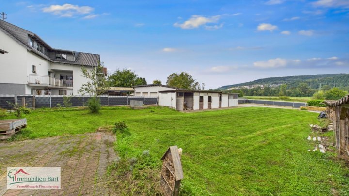 REHLINGEN:

WOHNHAUS / 267 M² WOHNFLÄCHE / GR. GARTEN / GARAGE / CARPORT / WEITBLICK!