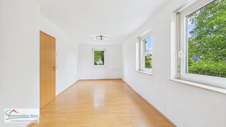 107 M² WOHNUNG + 2 GARAGEN + SICHT NACH LUXEMBURG