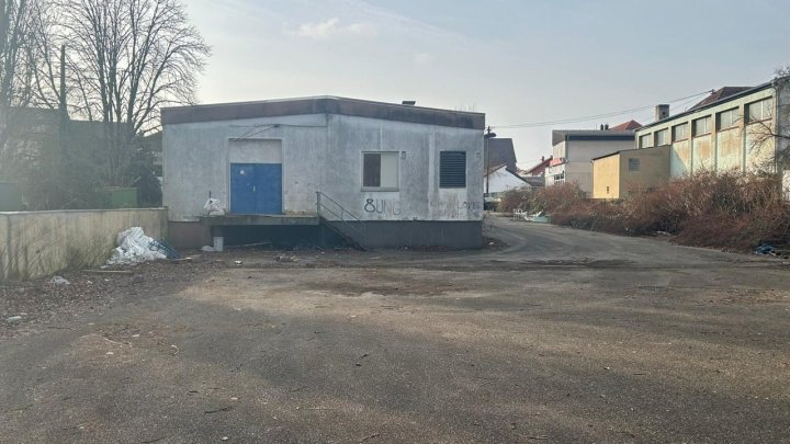 Gewerbeeinheit auf einem großen zentral gelegenen Grundstück in Wadgassen zu verkaufen