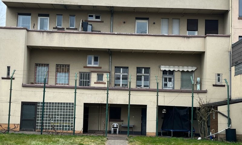 Vielseitiges Mehrfamilienhaus mit Potenzial und Baugrundstück in Bous zu verkaufen - ein Traum für Investoren!