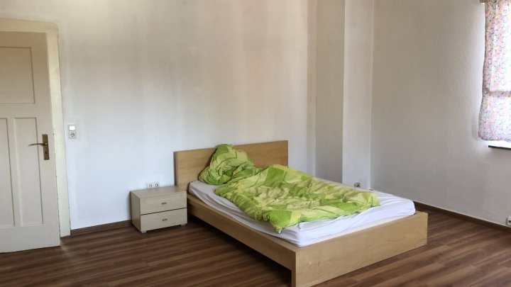 Vielseitiges Mehrfamilienhaus mit Potenzial und Baugrundstück in Bous zu verkaufen - ein Traum für Investoren!