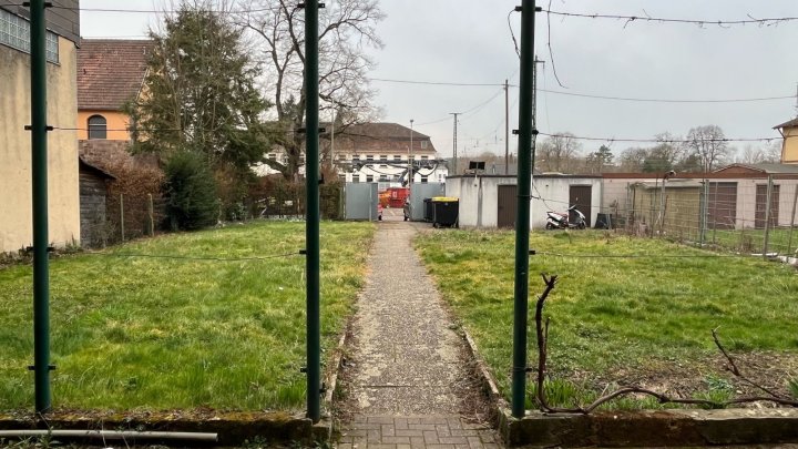 Vielseitiges Mehrfamilienhaus mit Potenzial und Baugrundstück in Bous zu verkaufen - ein Traum für Investoren!