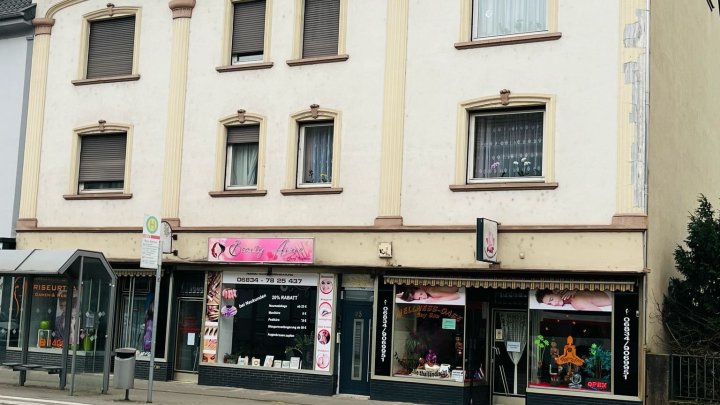 Vielseitiges Mehrfamilienhaus mit Potenzial und Baugrundstück in Bous zu verkaufen - ein Traum für Investoren!