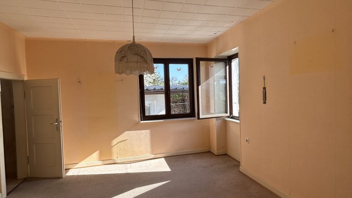 Familienidyll: großzügiges einseitig angebautes Einfamilienhaus in Ensheim zu verkaufen