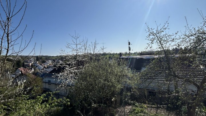 Familienidyll: großzügiges einseitig angebautes Einfamilienhaus in Ensheim zu verkaufen