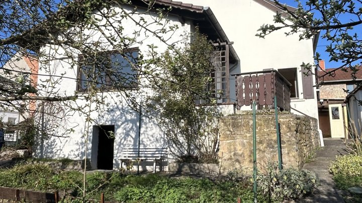 Familienidyll: großzügiges einseitig angebautes Einfamilienhaus in Ensheim zu verkaufen