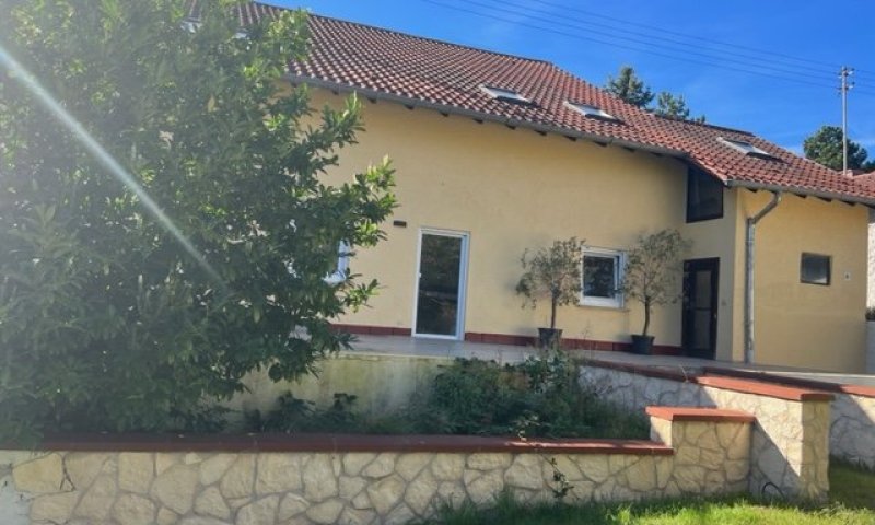 Ein Raumwunder!! Freistehendes 2-3 Familienhaus in ländlicher Gegend von Rehlingen-Siersburg zu verkaufen -Nähe Frankreich-