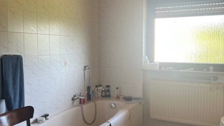 Großzügiges freistehendes 1-2 Familienhaus in ruhiger Lage in Saarwellingen zu verkaufen