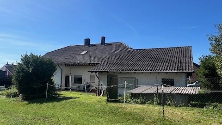 Großzügiges freistehendes 1-2 Familienhaus in ruhiger Lage in Saarwellingen zu verkaufen