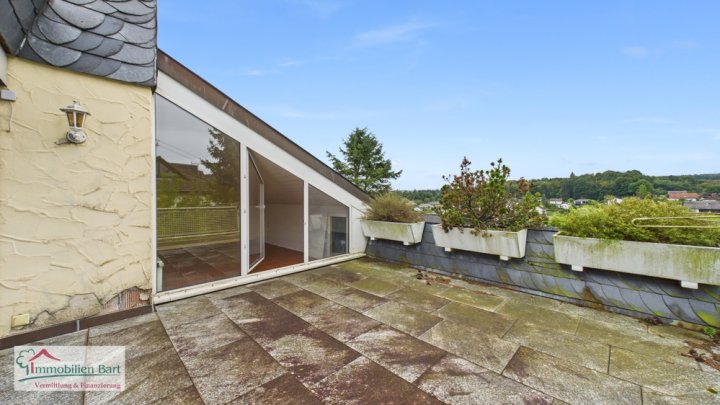 GROßZÜGIGES MEHRGENERATIONENHAUS MIT WELLNESSBEREICH UND VIELSEITIGEN NUTZUNGSMÖGLICHKEITEN