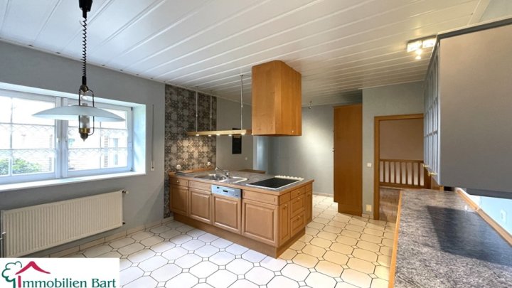 ATTRAKTIVES ANWESEN MIT VIEL PLATZ INNEN & AUßEN!