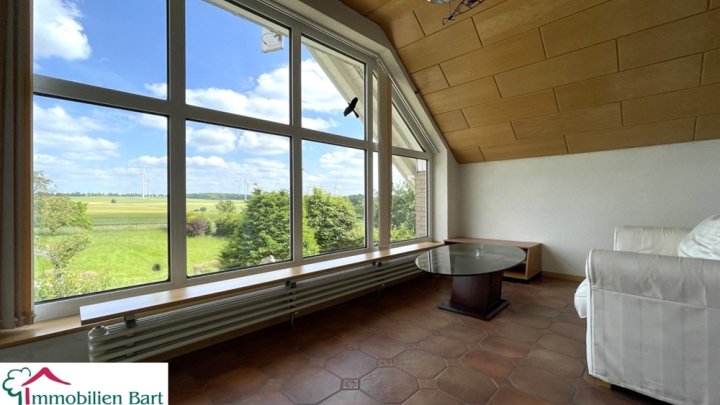 ATTRAKTIVES ANWESEN MIT VIEL PLATZ INNEN & AUßEN!