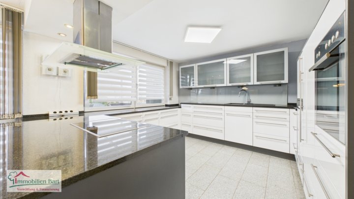 REHLINGEN:

WOHNHAUS ( 267 M² WOHNFLÄCHE ) MIT GARTEN + GARAGE