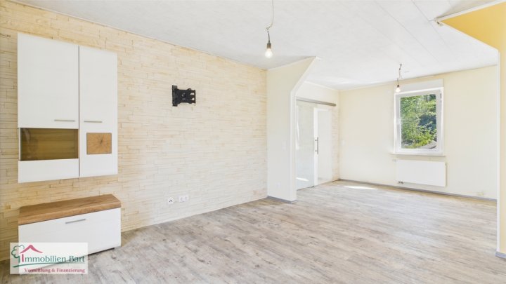 GRENZNÄHE: WOHNHAUS (148 M² WFL.) IN NATURNAHER WOHNLAGE