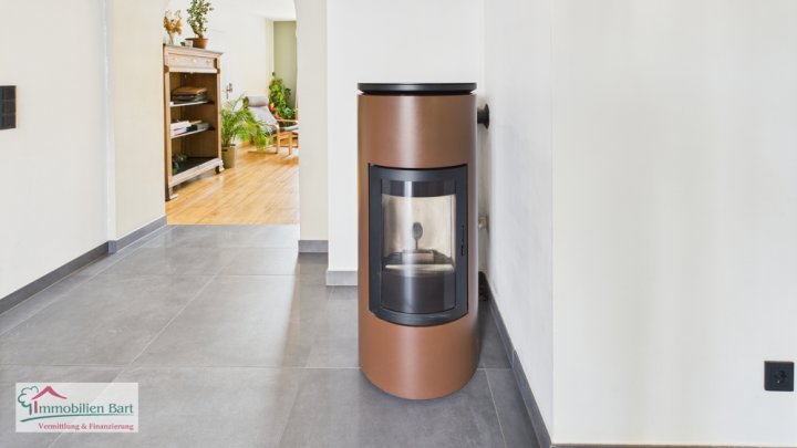 GEPFLEGTES EINFAMILIENHAUS MIT GARTEN,SCHEUNE UND VIEL PLATZ IN RUHIGER LAGE