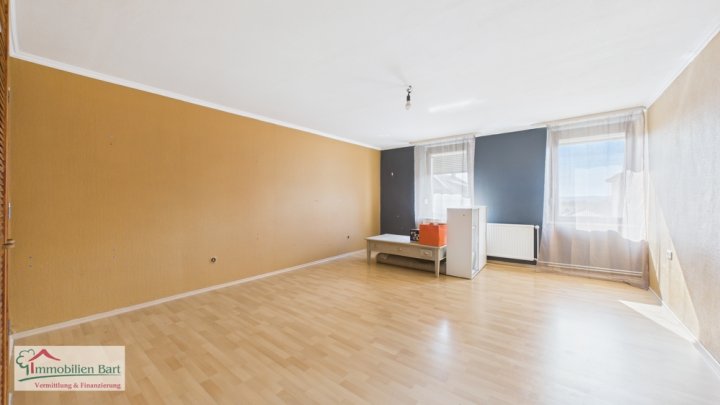 GEPFLEGTES EINFAMILIENHAUS MIT GARTEN,SCHEUNE UND VIEL PLATZ IN RUHIGER LAGE