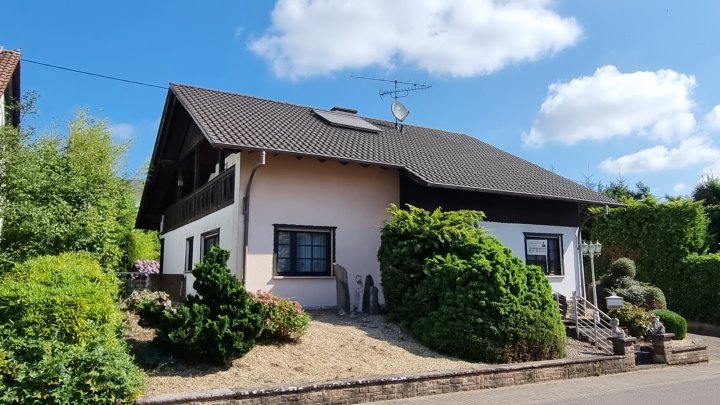 Ein - Zweifamilienhaus in hervorragender Lage von Diefflen
