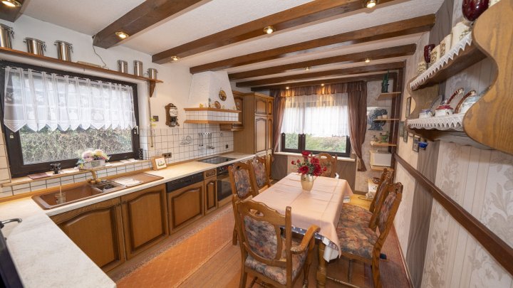 Gepflegtes Ein - Zweifamilienhaus ruhig gelegen im Grünen