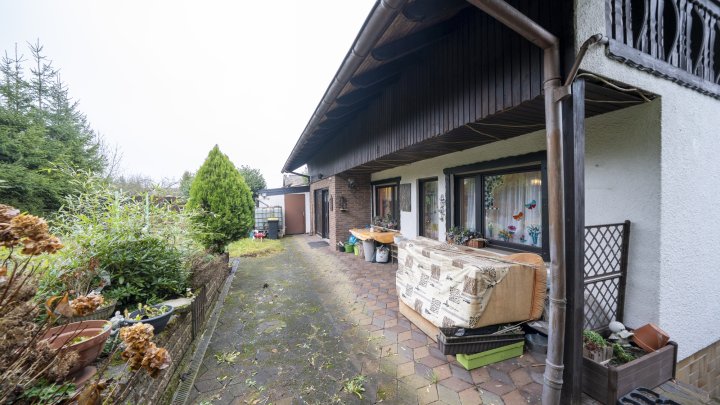 Gepflegtes Ein - Zweifamilienhaus ruhig gelegen im Grünen