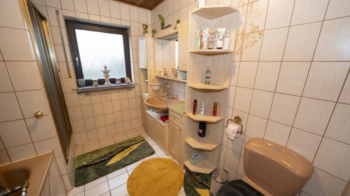 Gepflegtes Ein - Zweifamilienhaus ruhig gelegen im Grünen