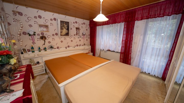 Gepflegtes Ein - Zweifamilienhaus ruhig gelegen im Grünen