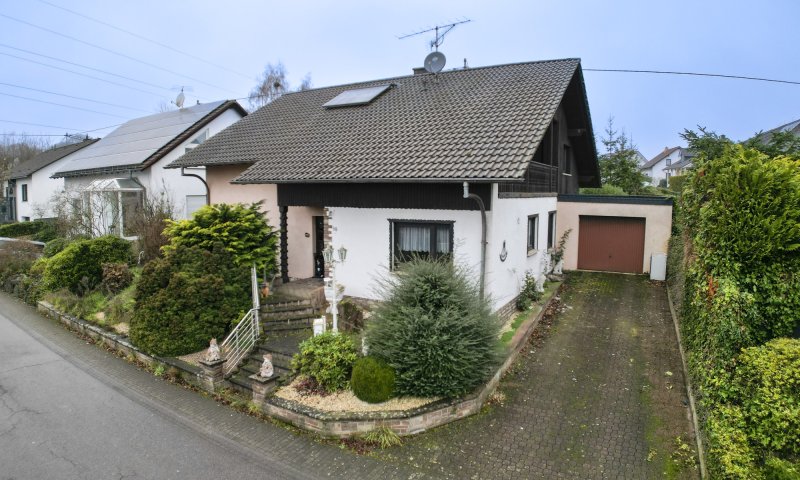 Ein - Zweifamilienhaus in hervorragender Lage von Diefflen