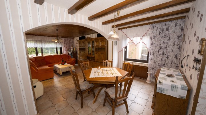 Gepflegtes Ein - Zweifamilienhaus ruhig gelegen im Grünen