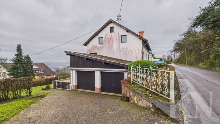 Großzügiges Ein-/Zweifamilienhaus mit traumhaftem Fernblick und großem Grundstück
