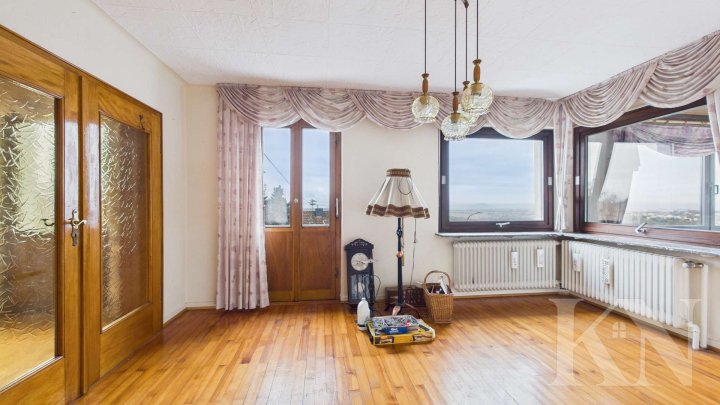 Großzügiges Ein-/Zweifamilienhaus mit traumhaftem Fernblick und großem Grundstück