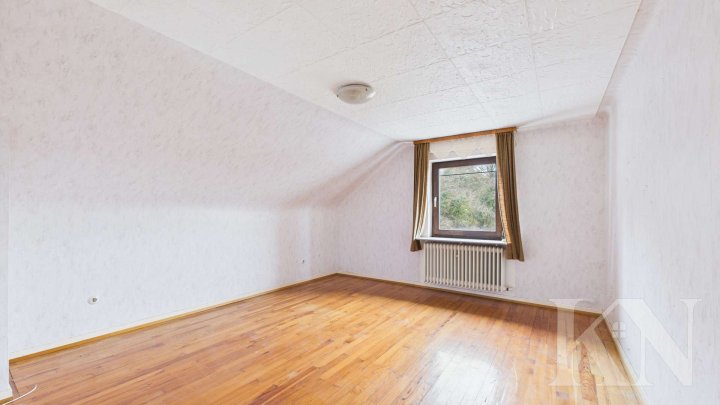 Großzügiges Ein-/Zweifamilienhaus mit traumhaftem Fernblick und großem Grundstück