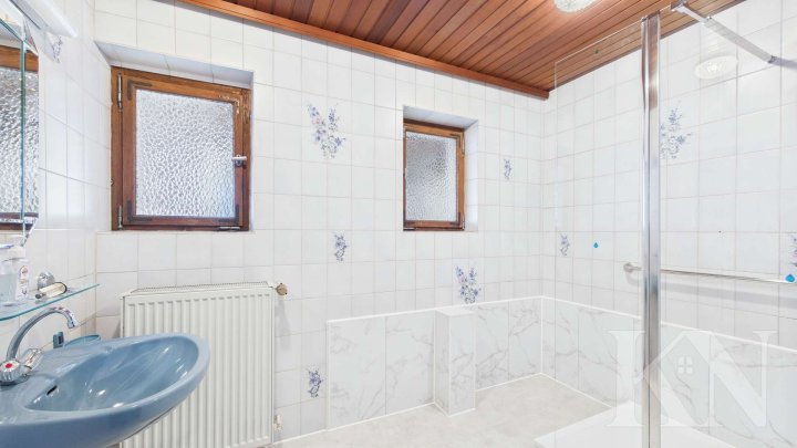 Großzügiges Ein-/Zweifamilienhaus mit traumhaftem Fernblick und großem Grundstück