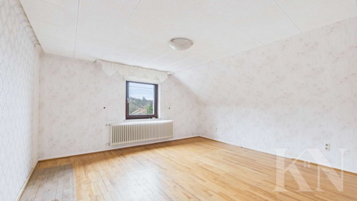 Großzügiges Ein-/Zweifamilienhaus mit traumhaftem Fernblick und großem Grundstück