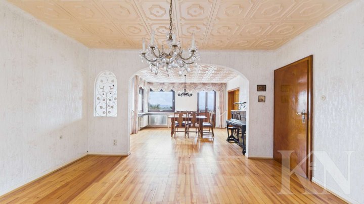 Großzügiges Ein-/Zweifamilienhaus mit traumhaftem Fernblick und großem Grundstück