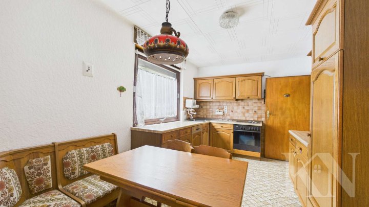 Großzügiges Ein-/Zweifamilienhaus mit traumhaftem Fernblick und großem Grundstück