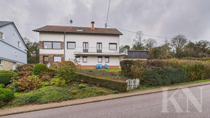 Großzügiges Ein-/Zweifamilienhaus mit traumhaftem Fernblick und großem Grundstück