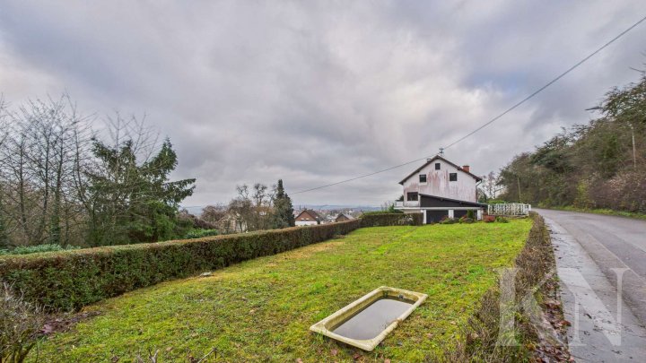 Großzügiges Ein-/Zweifamilienhaus mit traumhaftem Fernblick und großem Grundstück